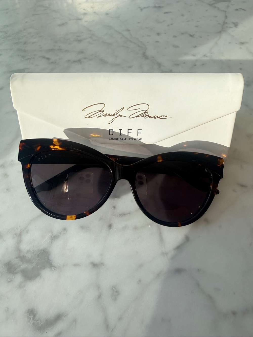 Diff Eyewear Marilyn Monroe Tortoise Cat Eye Sunglasses - Dark Brown/Amber